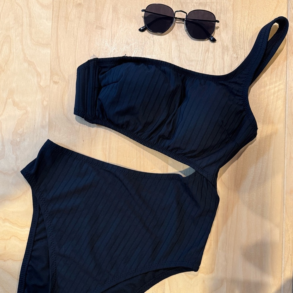 Shade & Shore Black Textured High Leg Cut Out Cheeky One Piece/Monokini